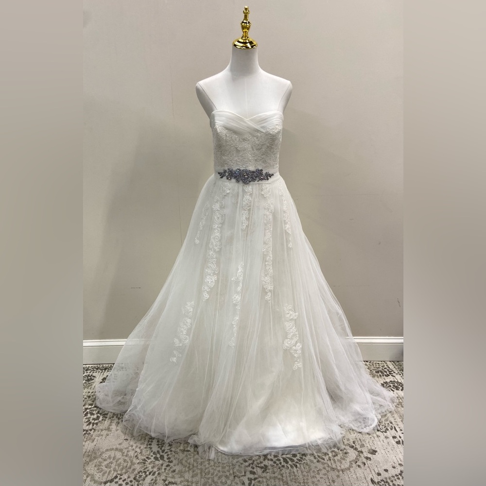 Benjamin Pronovias Off-White Bridal Gown